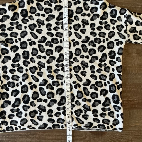 Tahari Monochrome Leopard Print Mock Turtleneck Sweater - Picture 6 of 9